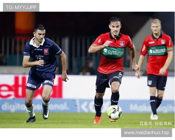 鹿特丹斯巴达正式买断特温特前锋范·博根签约至2029年